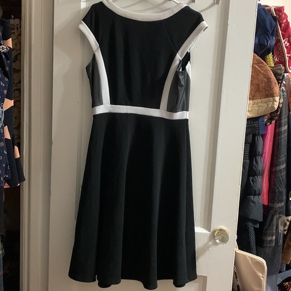 Colorblock Dress - Picture 2 of 3